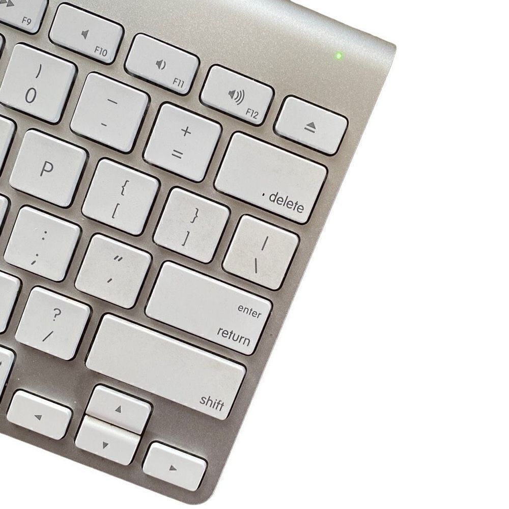 Apple Keyboard - Picture 3 of 5